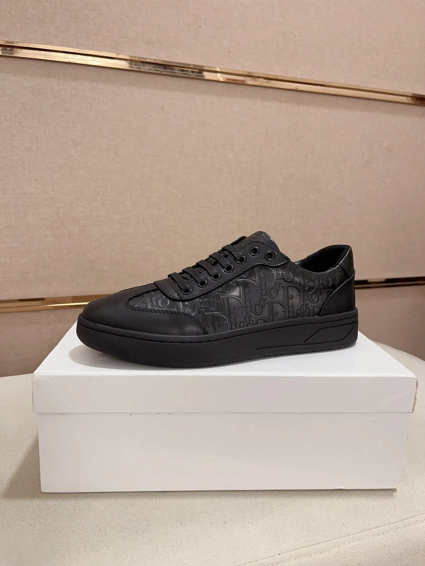 Men's shoes 💰: 400💰 [Dior·Dior] New casual sports style men's shoes, new spring and summer design, perfect workmanship, lace-up lazy style to create wardrobe quality, upper: imported first-layer cowhide, sheepskin lining is soft and comfortable, ultra-light TPU wear-resistant outsole, simple, versatile fashion men's shoes, excellent color code number 38--44 (45 is custom-made and non-returnable